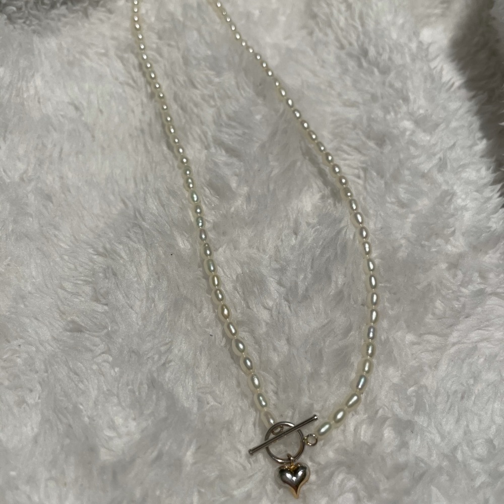 Pearl Necklace w/ Heart Closure